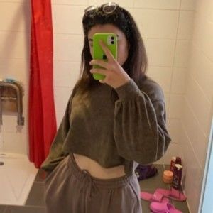 Meet your Posher, Emilia